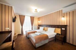 Отель Hotel Gentleman Тернополь Стандартный двухместный номер с 2 отдельными кроватями-1