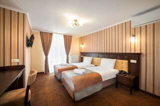 Отель Hotel Gentleman Тернополь Стандартный двухместный номер с 2 отдельными кроватями-3